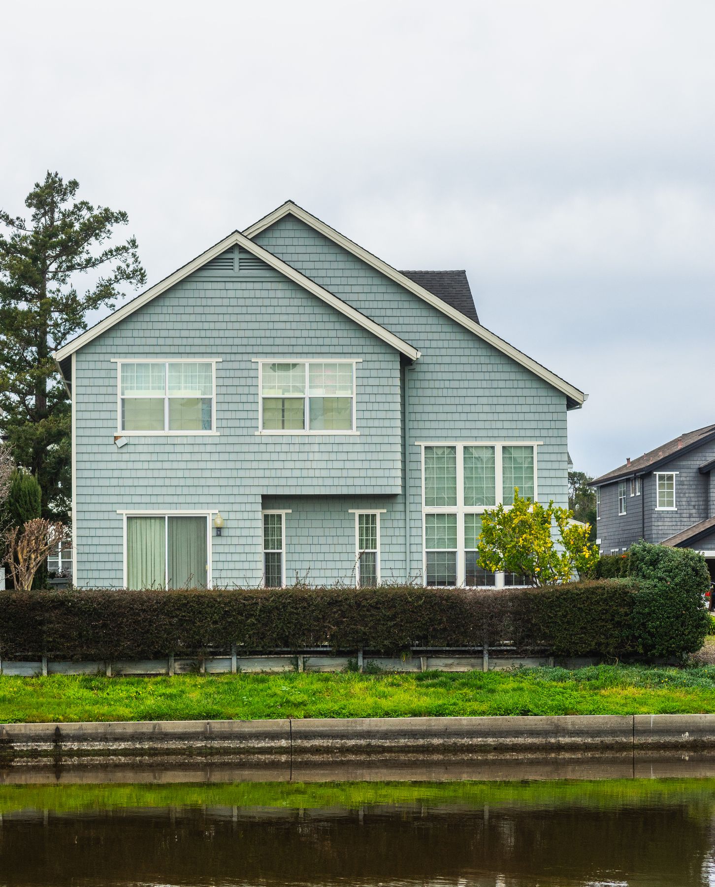 James Hardie vs Vinyl Siding in BC: How to Choose